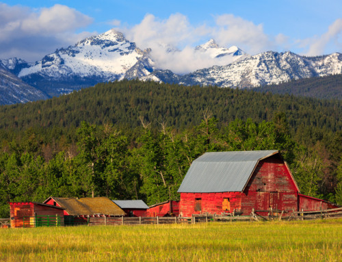 Barn with view of Como Peaks