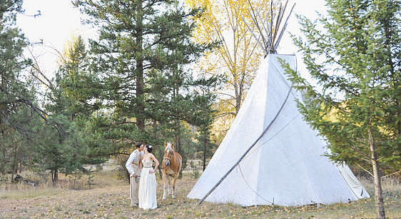 montana wedding couple with horse and teepee